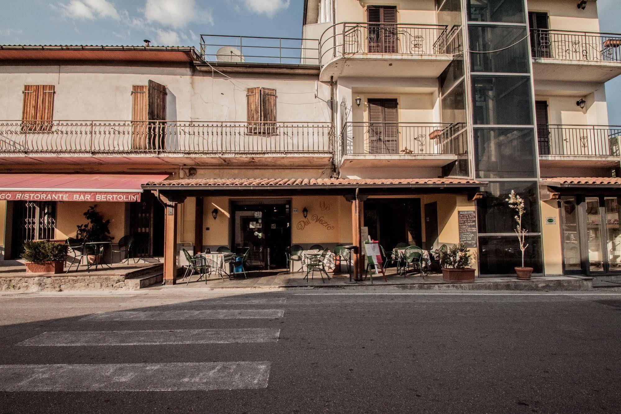 Hotel Ristorante Bertolini Piazza al Serchio Exterior photo