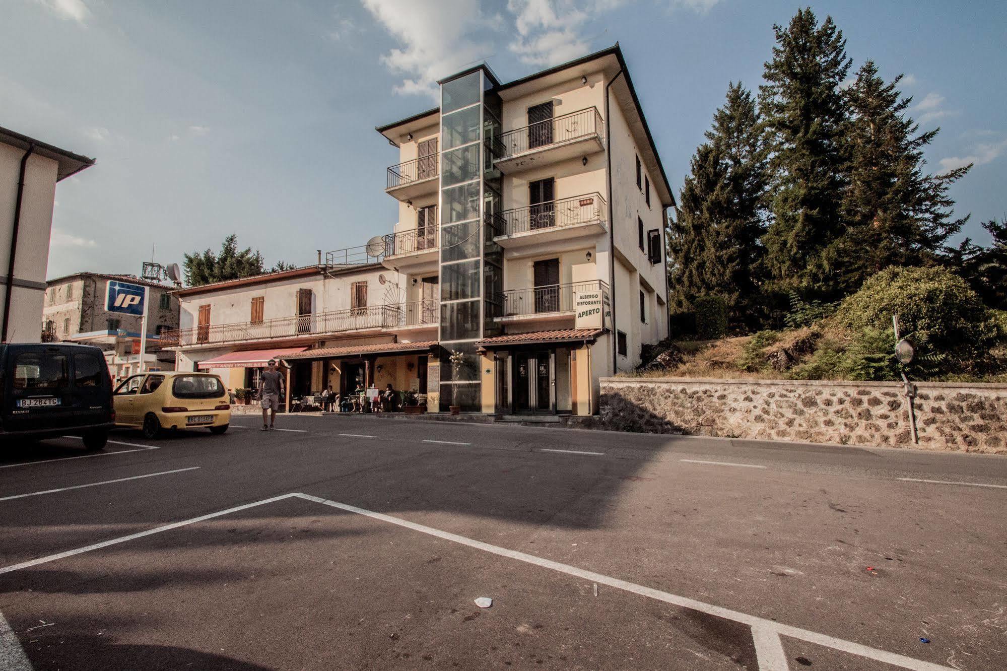 Hotel Ristorante Bertolini Piazza al Serchio Exterior photo